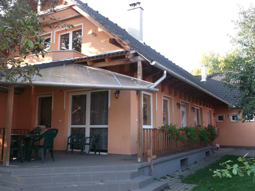 Apollo Vendeghaz Apartment Edelény Exterior foto